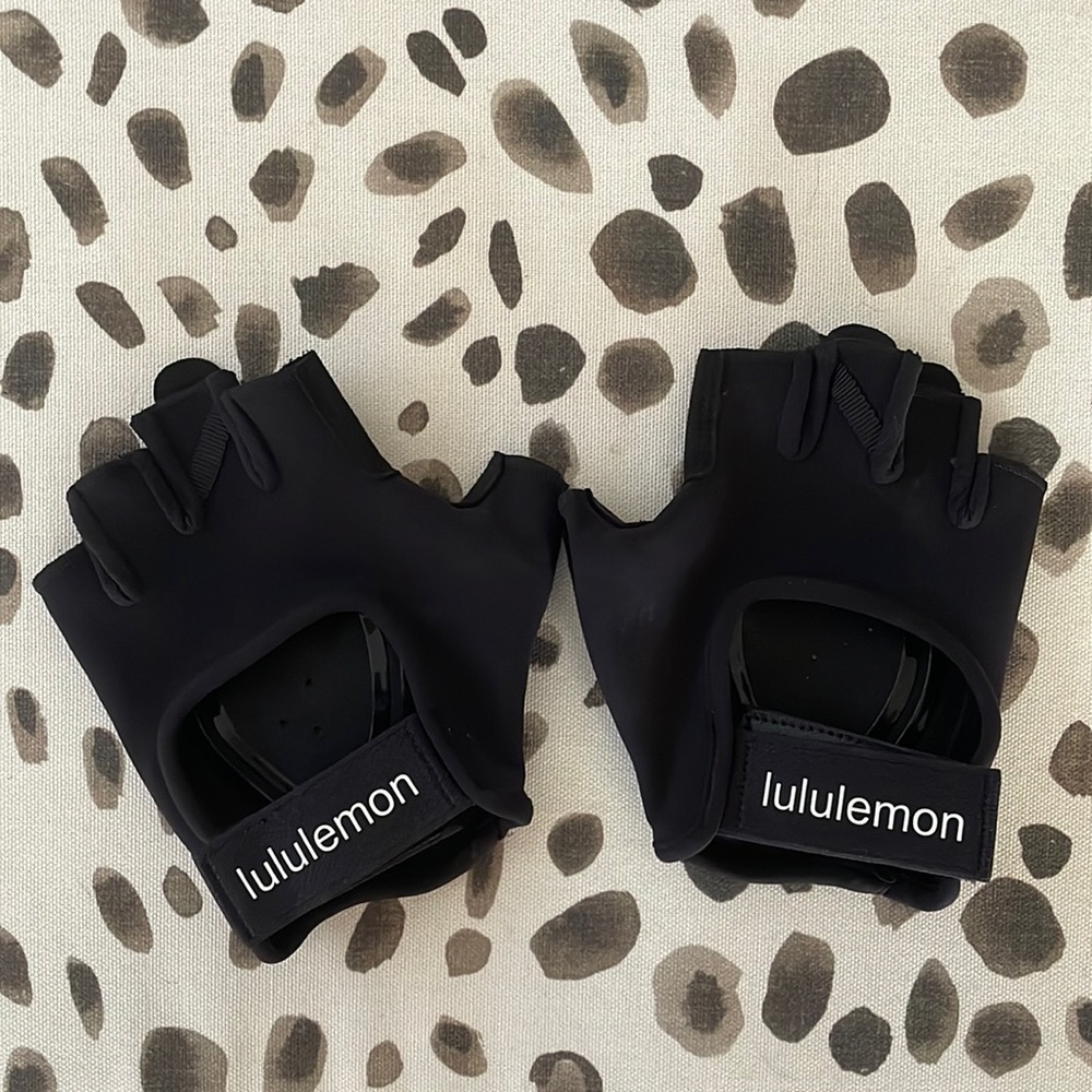 Lululemon lifting gloves
